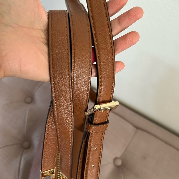 Authentic Michael Kors Leather Crossbody Shoulder Bag - Picture 8 of 10